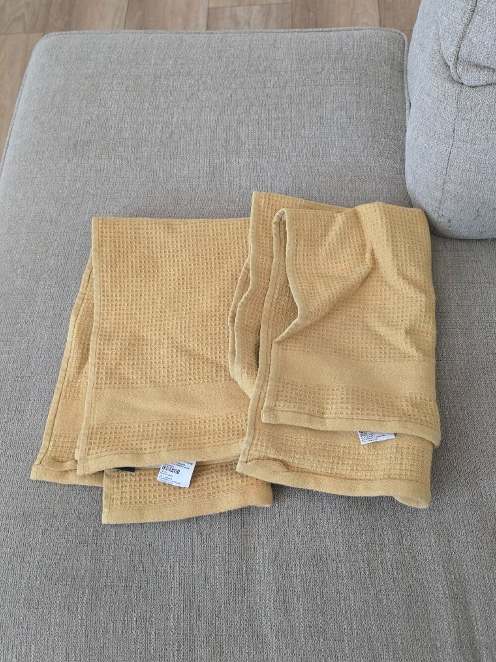 Set (2) of Crate & Barrel kitchen towels (see pictures)